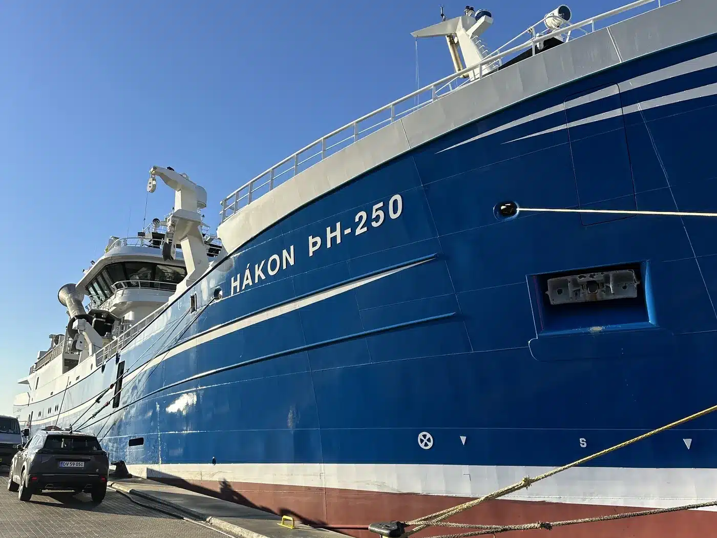 Trawleren Håkon ÞH-250 ved kajen i Skagen