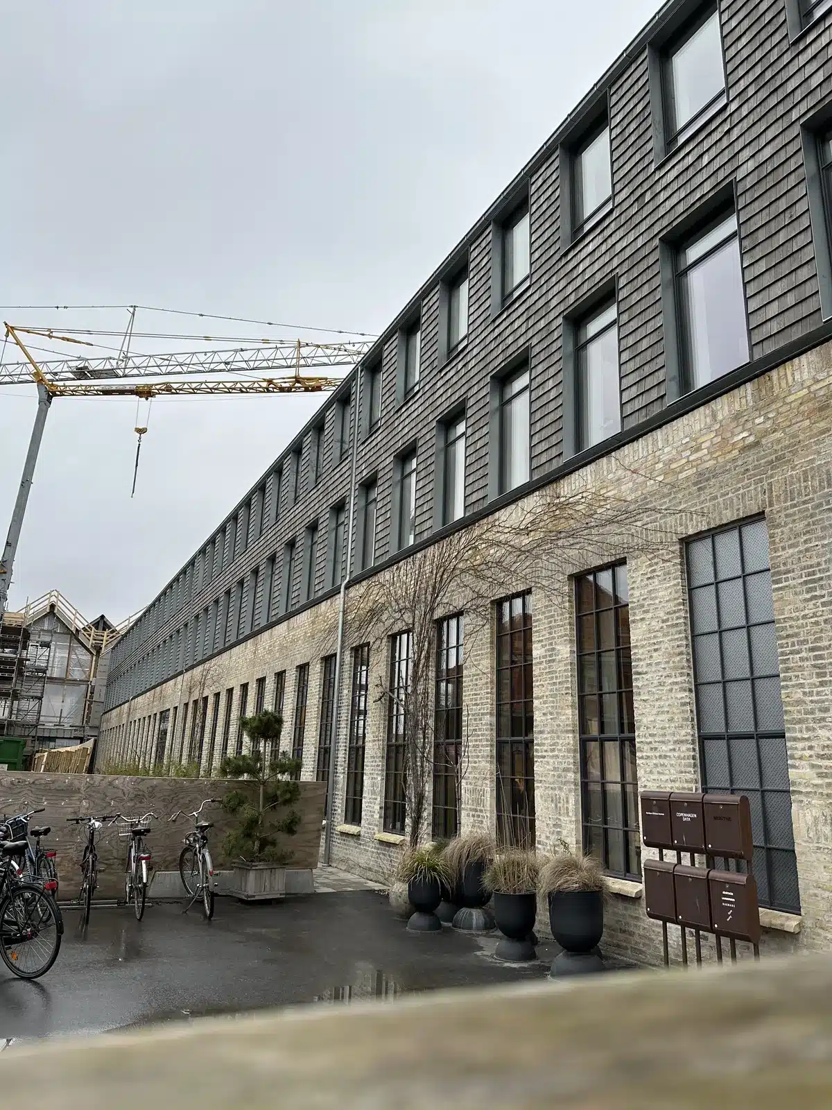 Kuglegården i København – bygningen, hvor ca. 80 vinduer blev slebet og poleret