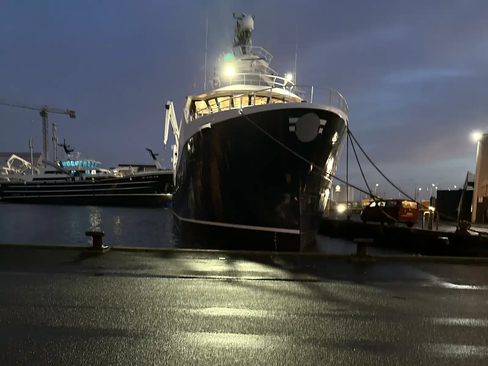 Trawleren Myggenes ved kajen i Skagen