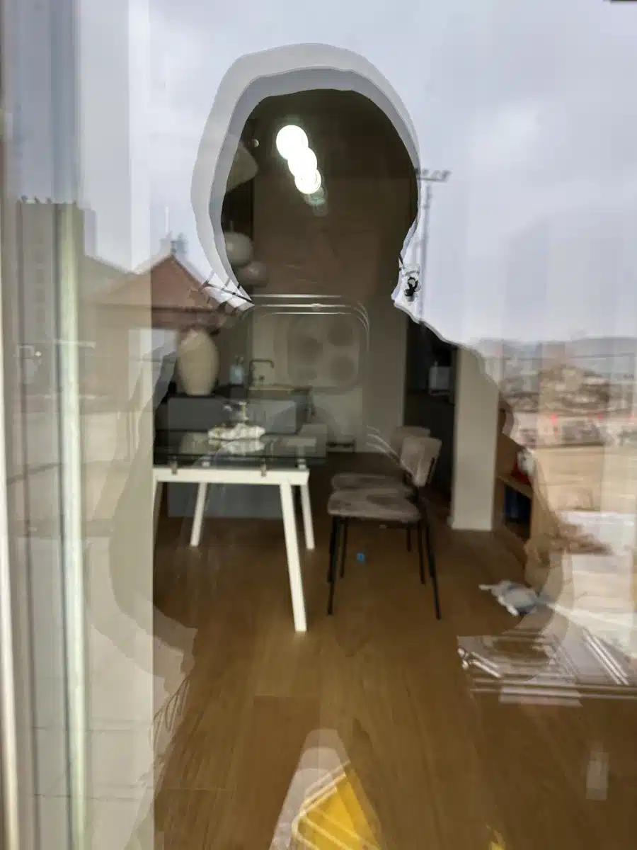Vindue i lejlighed på Pakhuskajen i Odense efter slibning og polering