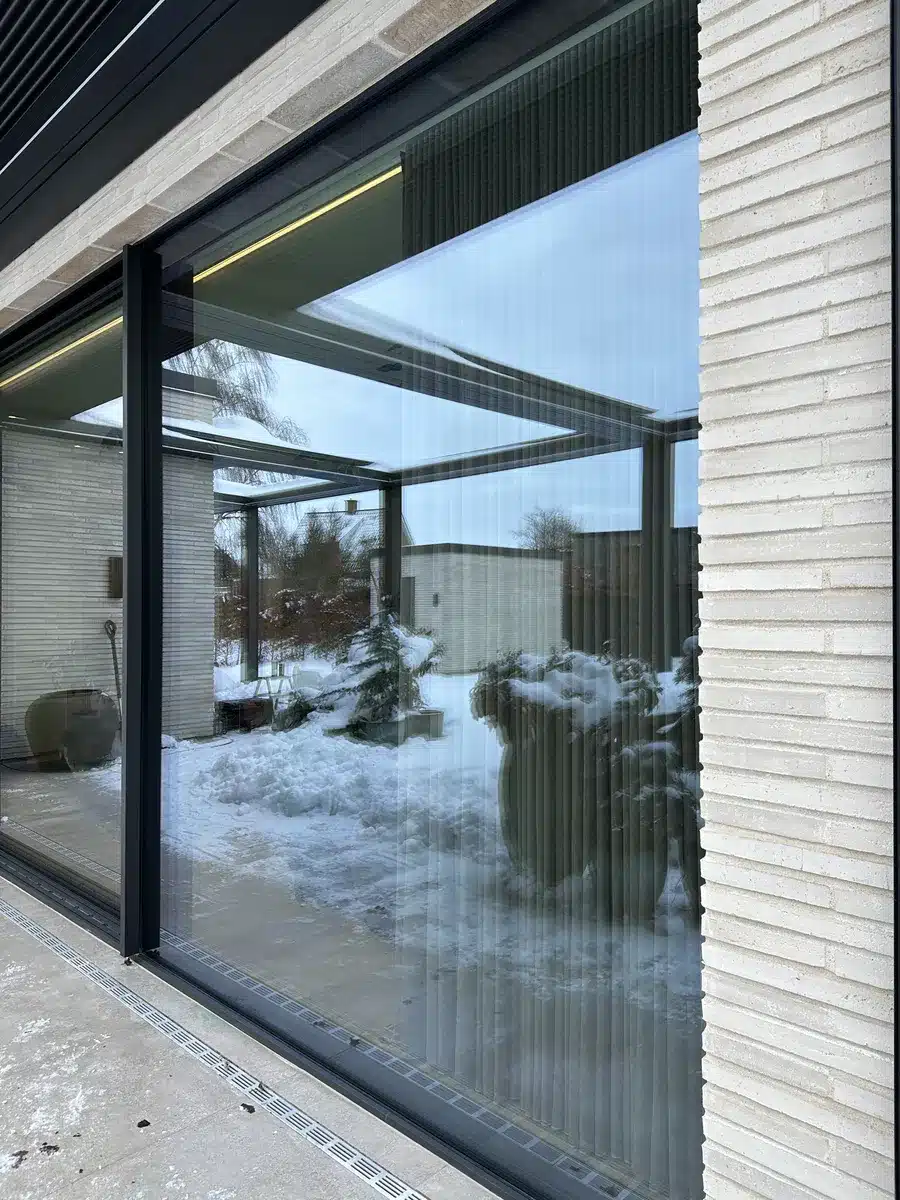 Nyt hus i Risskov med store glaspartier, hvor dybe ridser blev fjernet fra ruderne