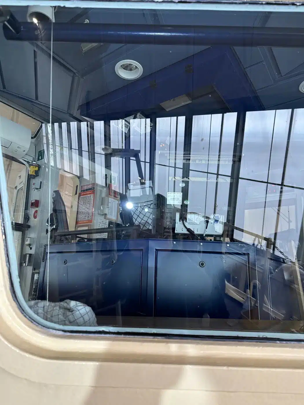 The same wheelhouse window after polishing