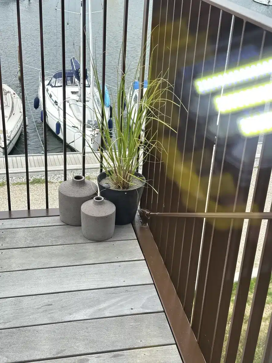Samme terrasseglas efter polering uden synlige ridser